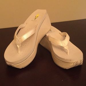 Volatile Cream High Heel Flip Flops